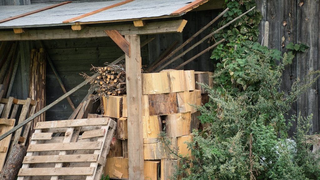 Een houtopslag bouwen